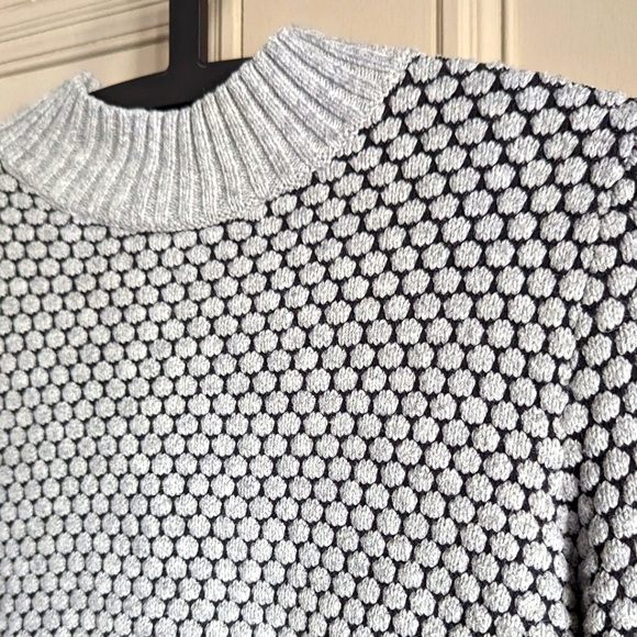 Banana Republic Sweater - Picture 3 of 8